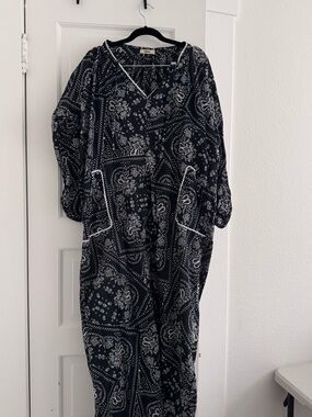 Black Paisley V-Neck Maxi Dress with Patch Pockets